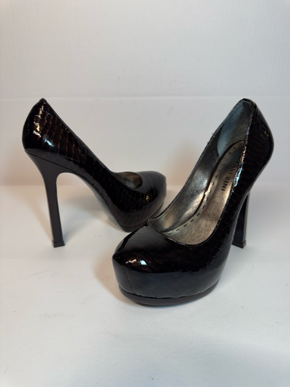Gianni Bini Desirre Brown Croc Embossed Patent Leather Platform Heels 6.5